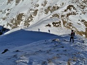 54 Scendiamo tranquilli alla Bocchetta di Grem giocando con le nostre ombre